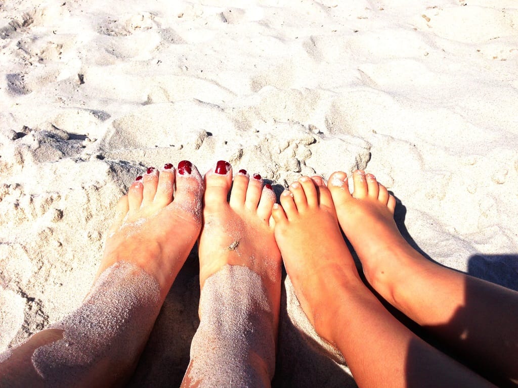 Füße im Sand.