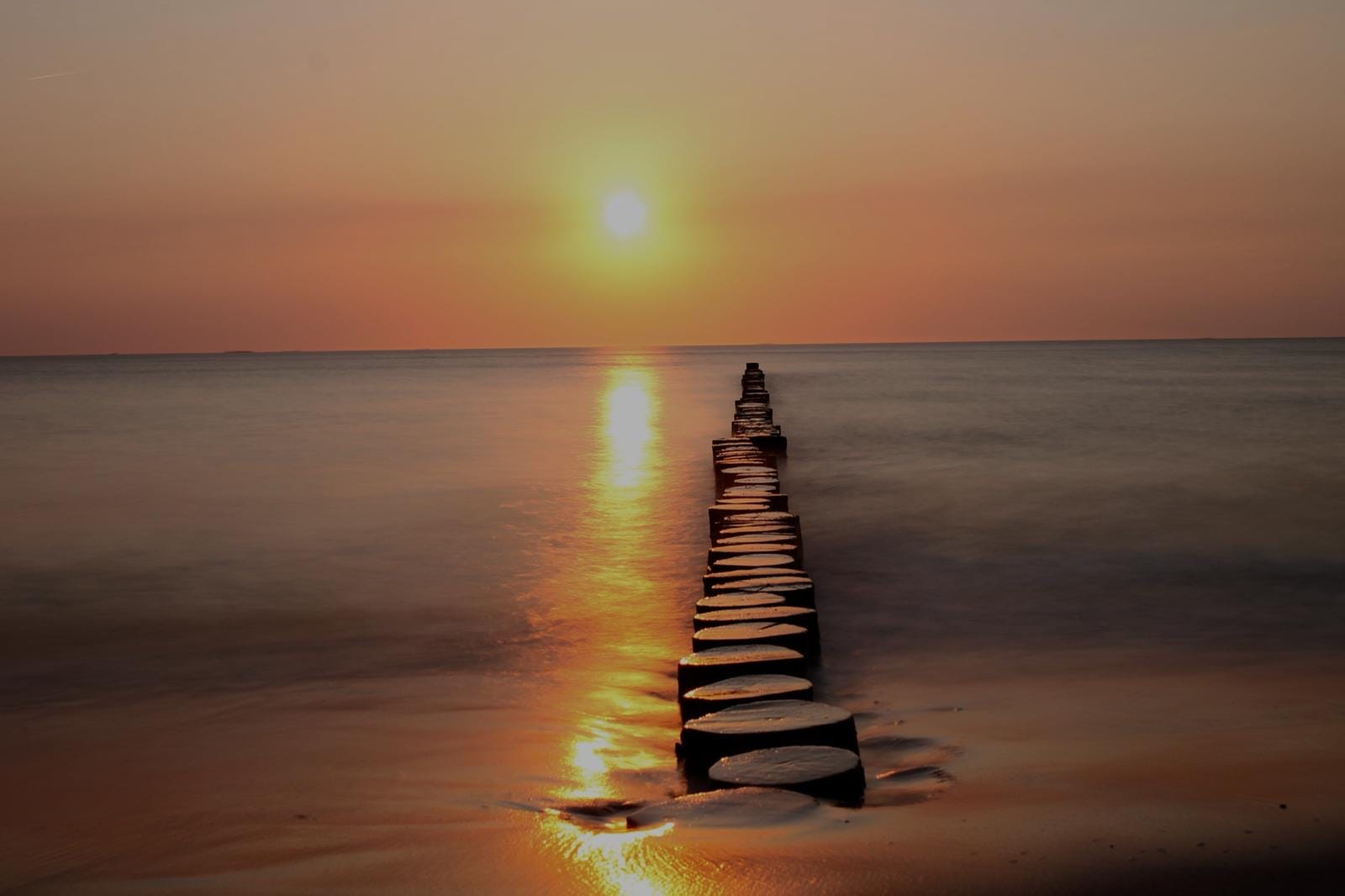 Sonnenuntergang an der Ostseeküste.