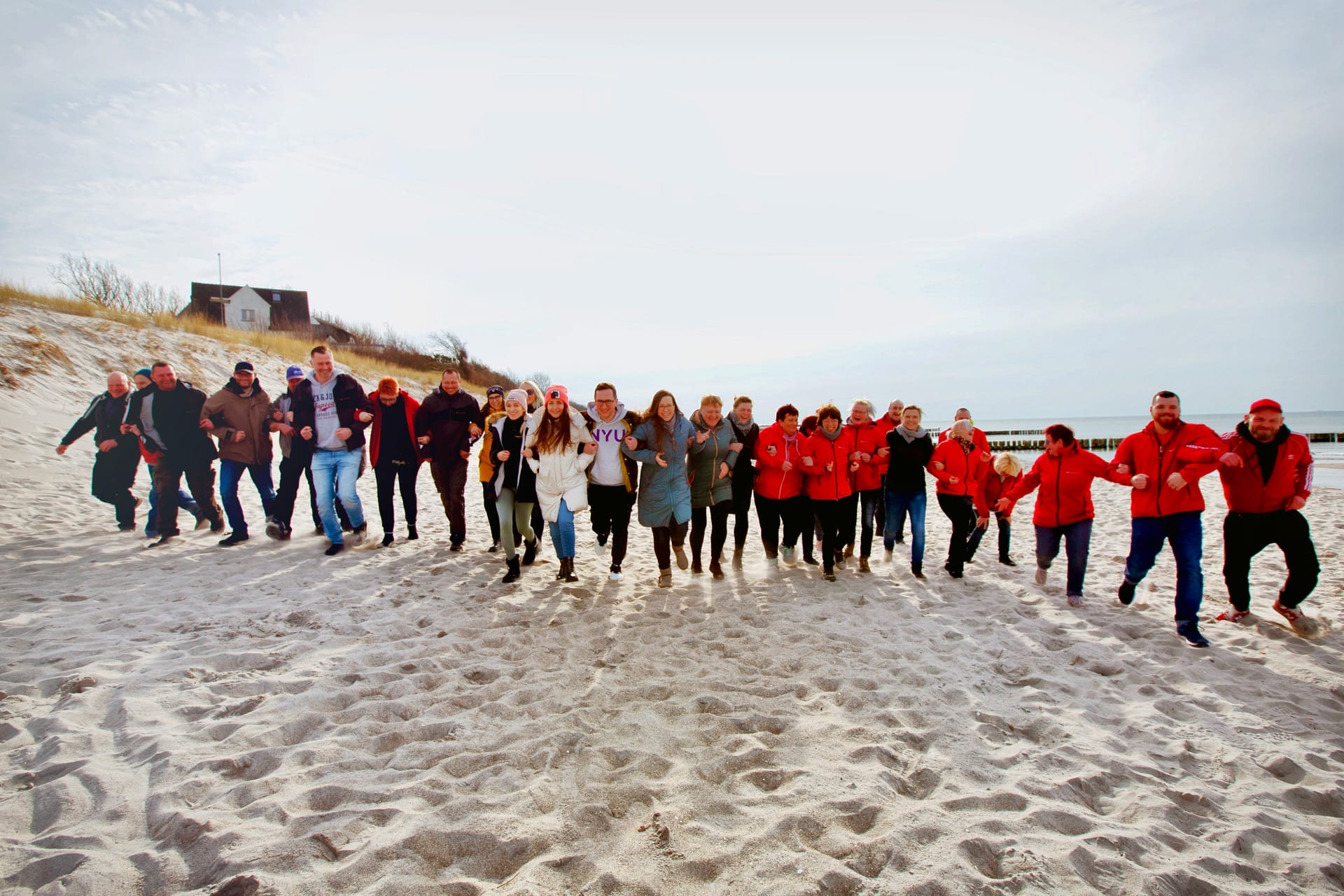 Meerfischland Team am Strand von Ahrenshoop