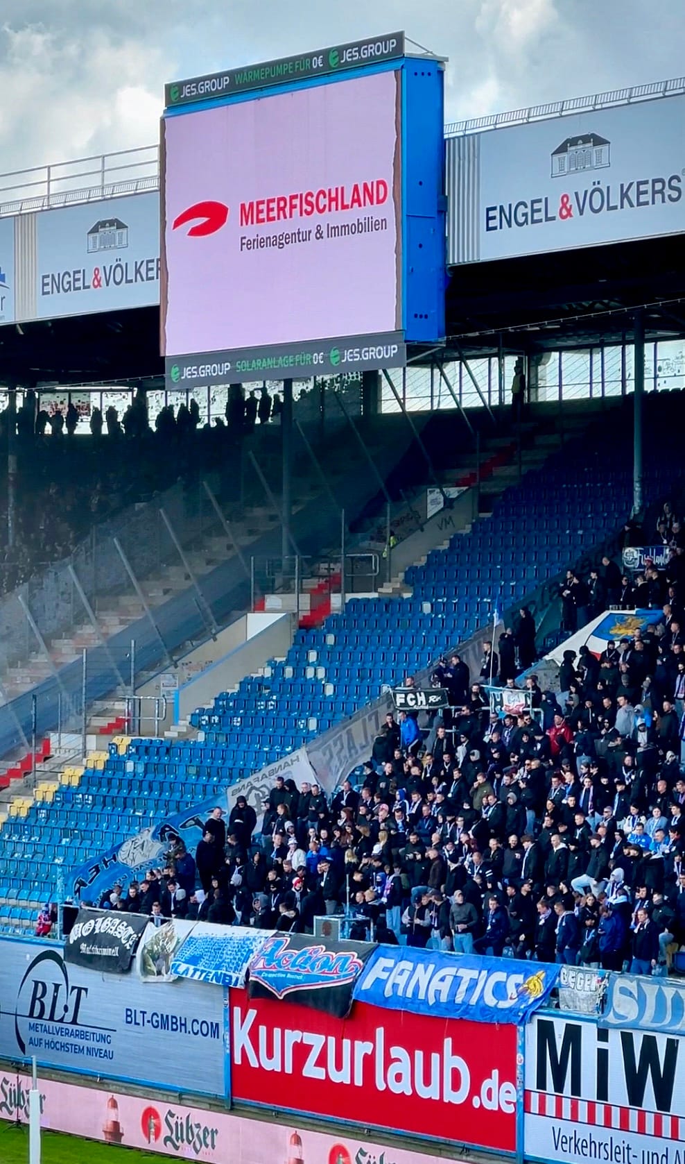 Meerfischland Werbung im Stadion Rostock