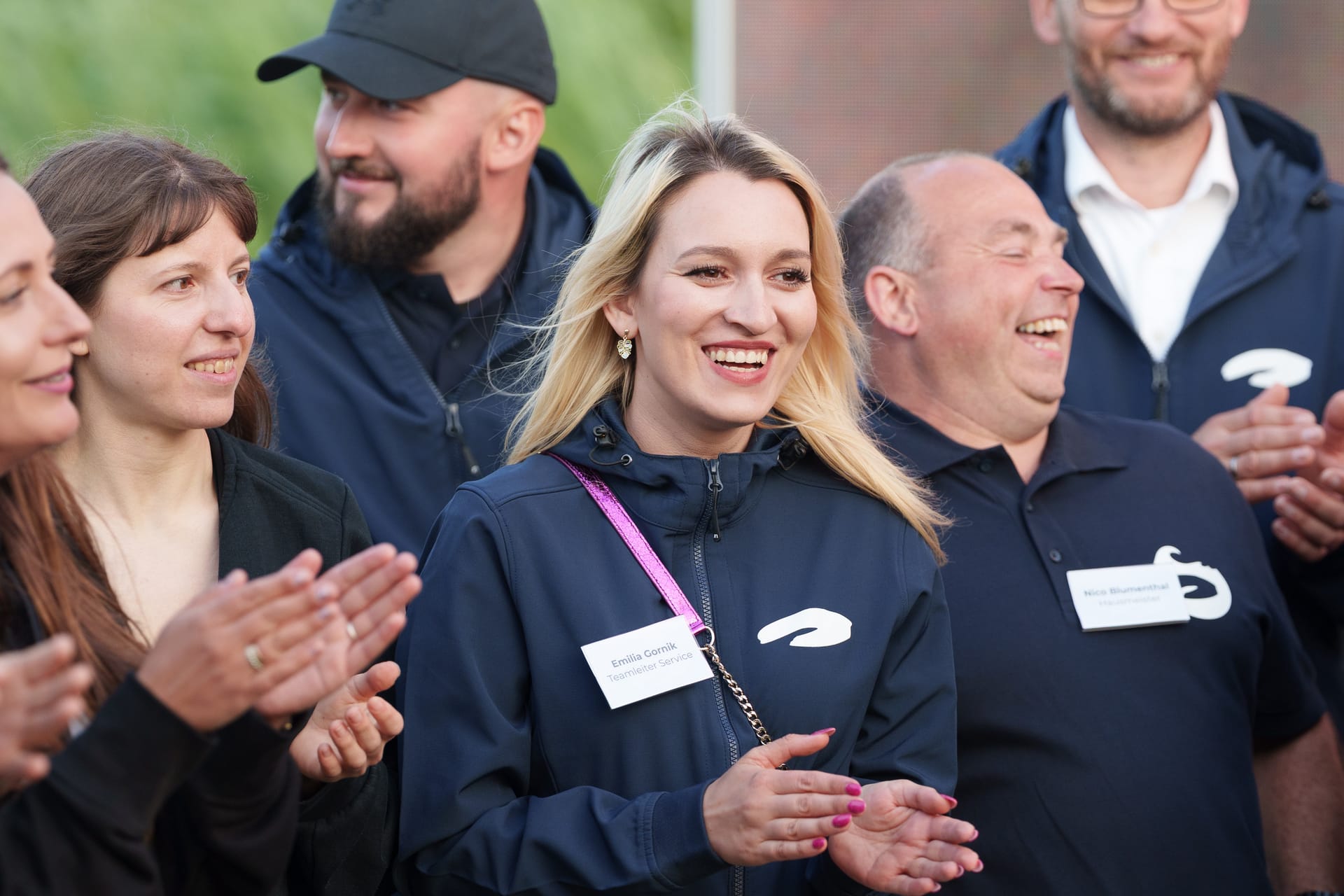Meerfischland Team applaudiert beim Sommerfest