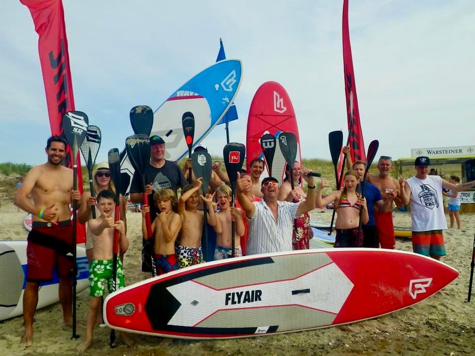 Stand-up-Paddling Gruppe am Strand vom Surfcenter