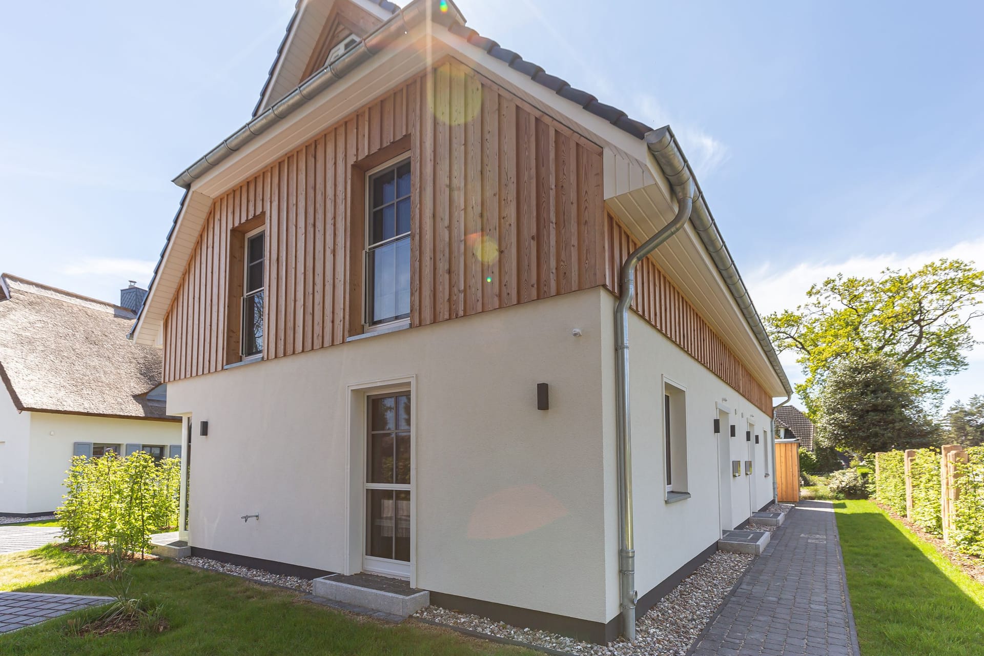 Moderne Außenansicht eines Ferienhauses