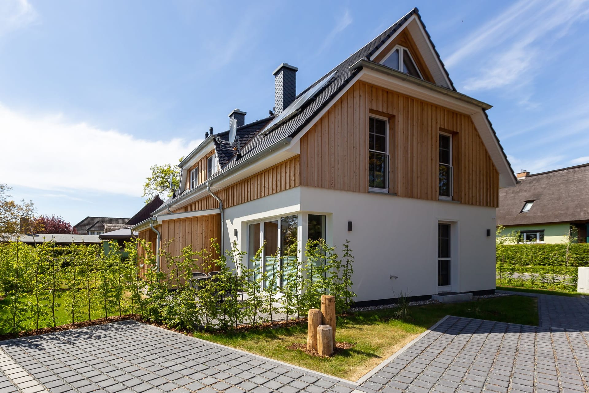 Außenansicht eines modernen Hauses
