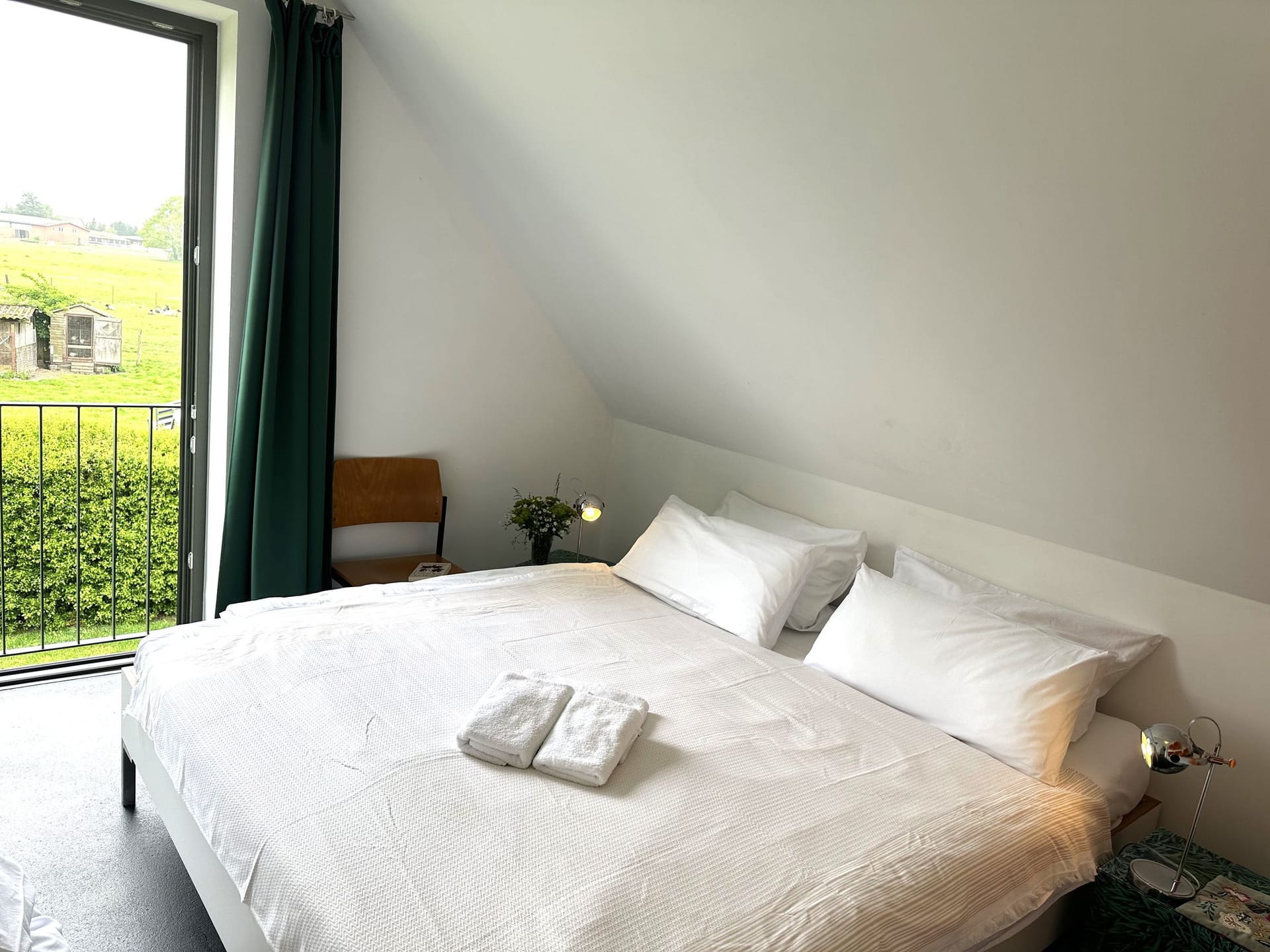 Schlafzimmer mit Balkon und herrlichem Ausblick