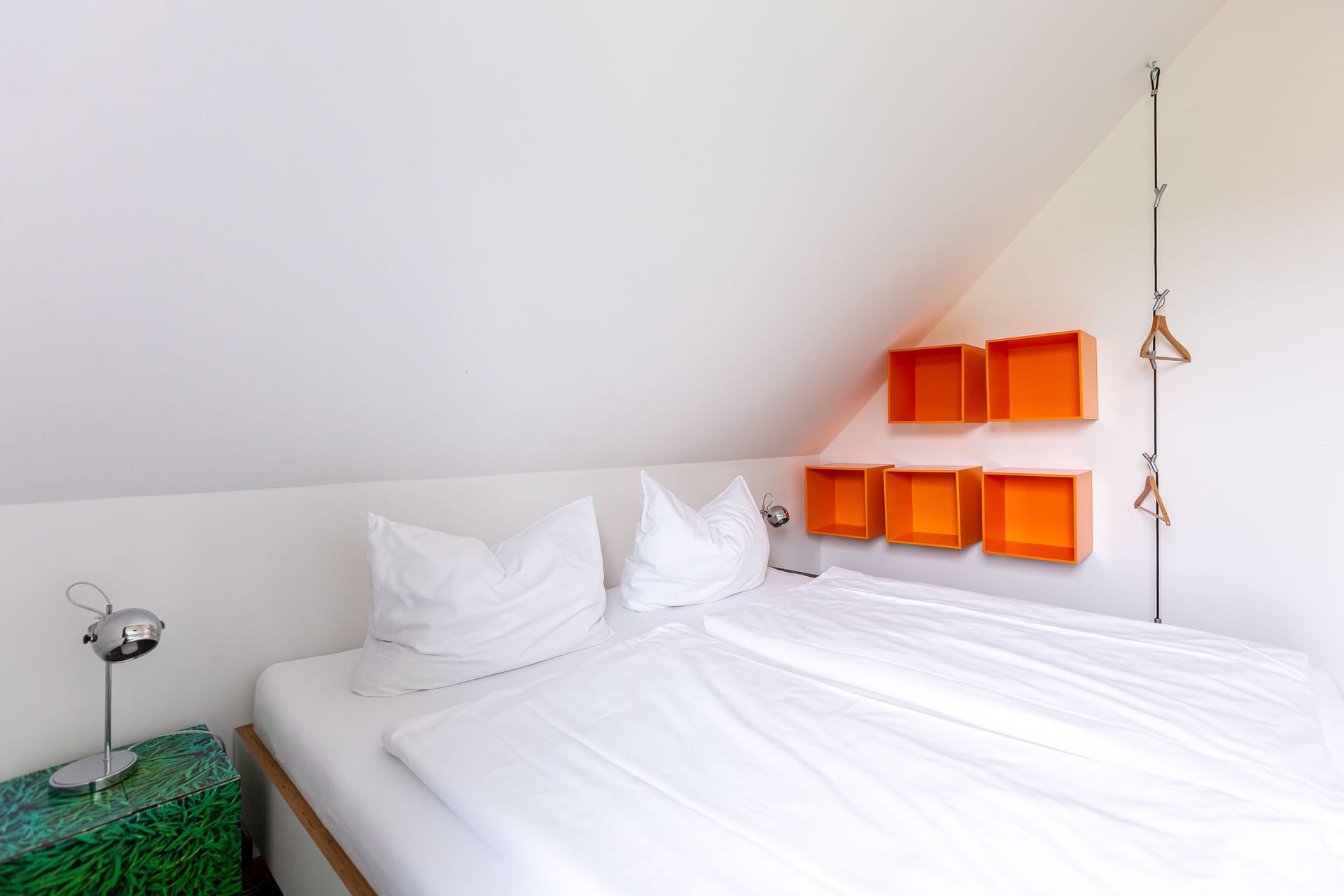 Gemütliches Schlafzimmer mit Doppelbett
