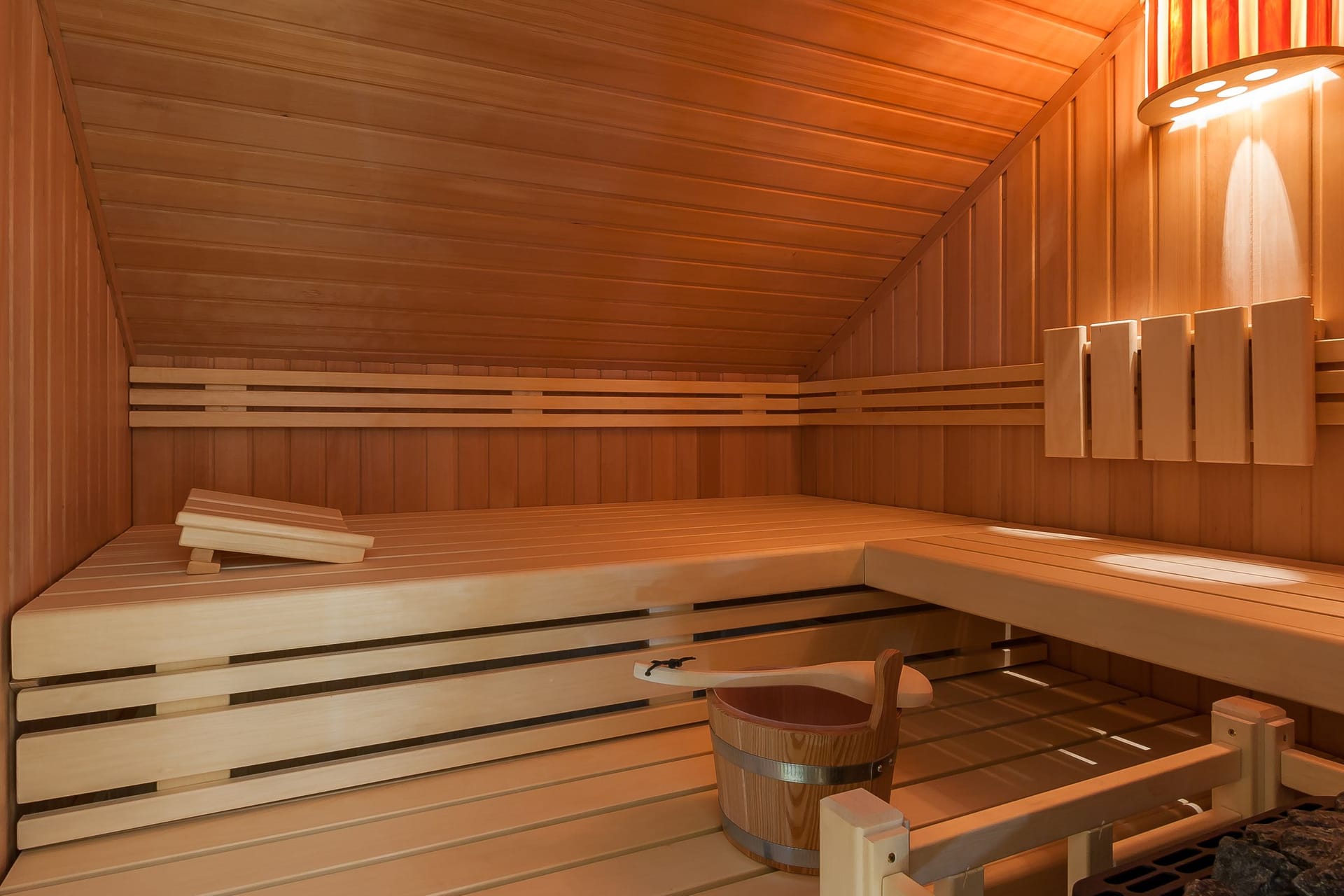Gemütliche Sauna mit Holzverkleidung