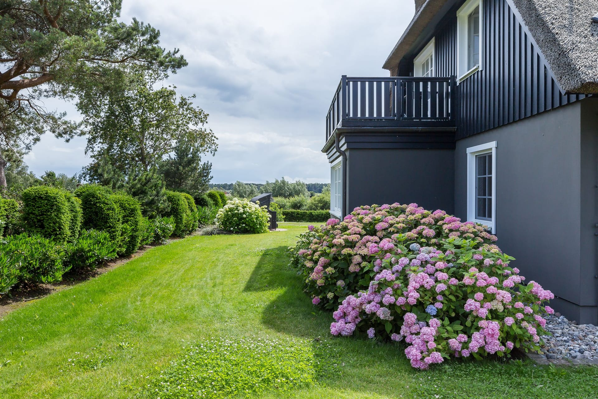 Balkon mit Blick auf den Garten