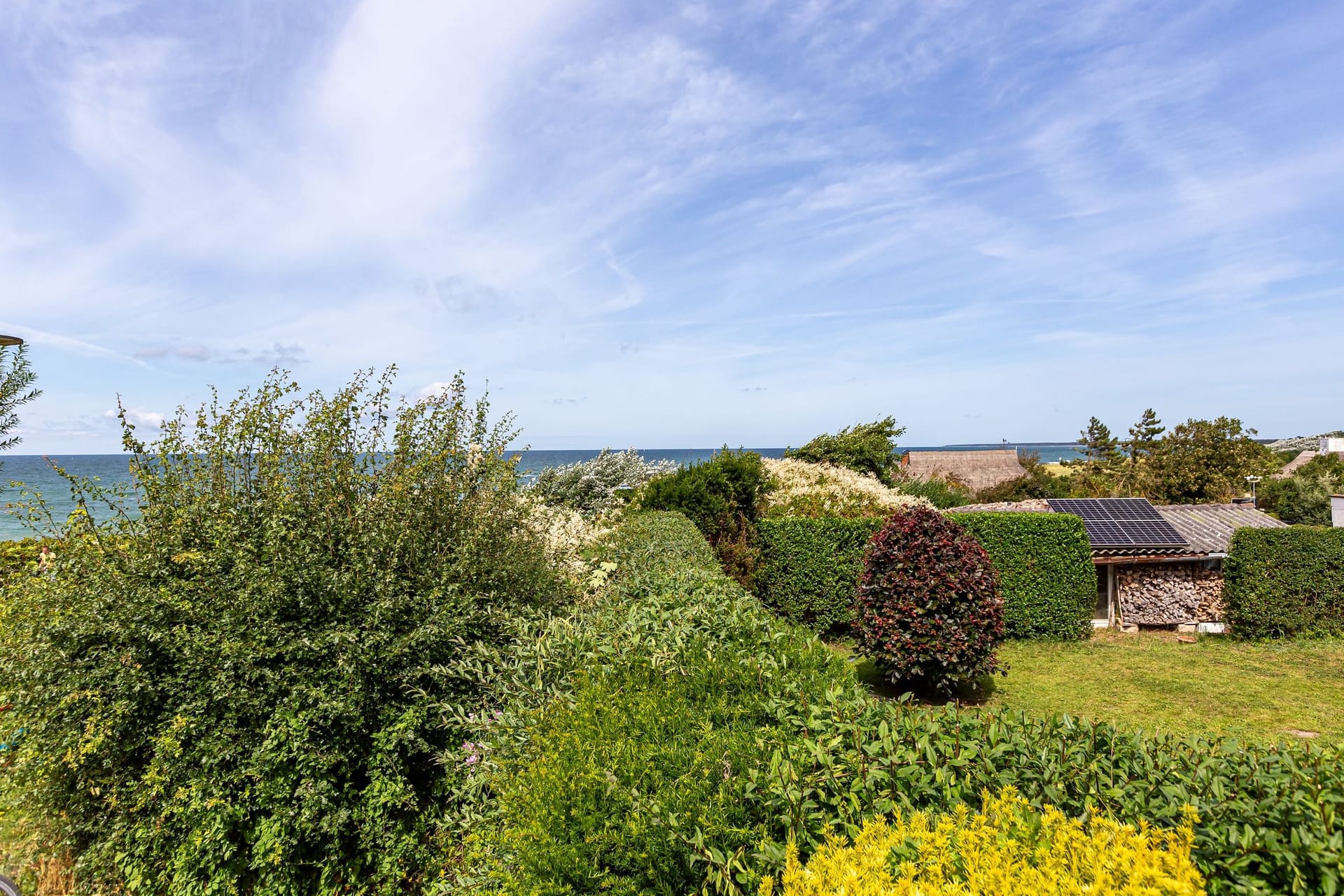 Gartenlandschaft mit Meerblick
