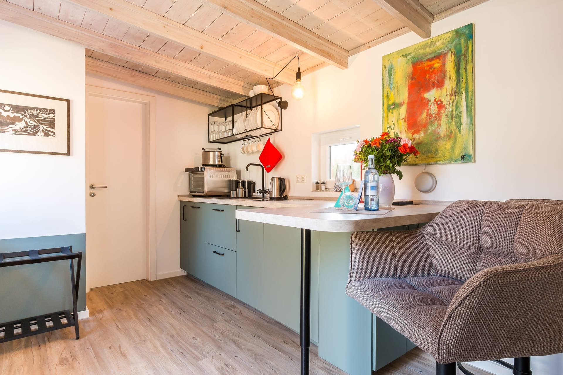 Moderne Küche mit Esstheke
