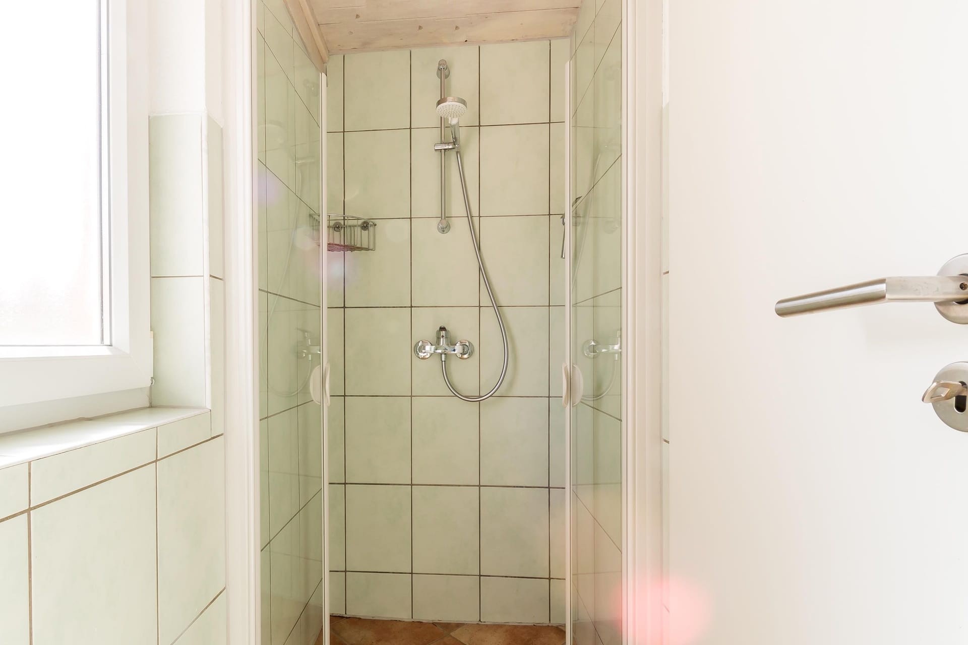 Moderne Duschkabine im Badezimmer
