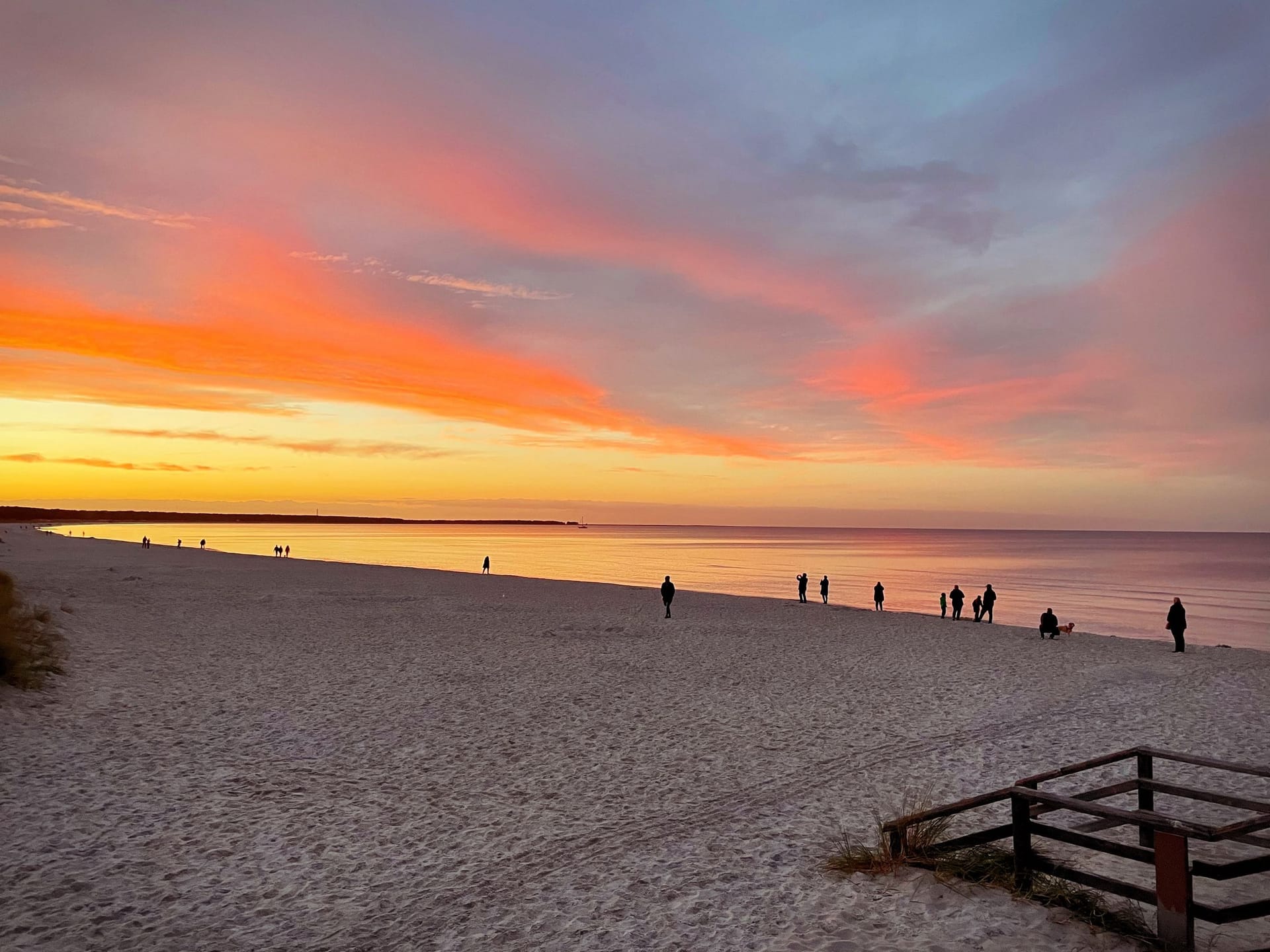 Strandansicht bei Sonnenuntergang