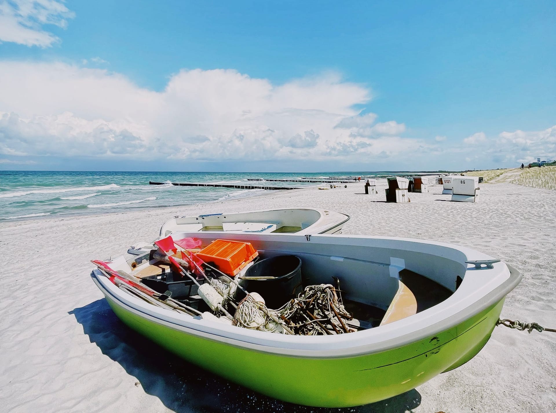 Boot auf einem Sandstrand