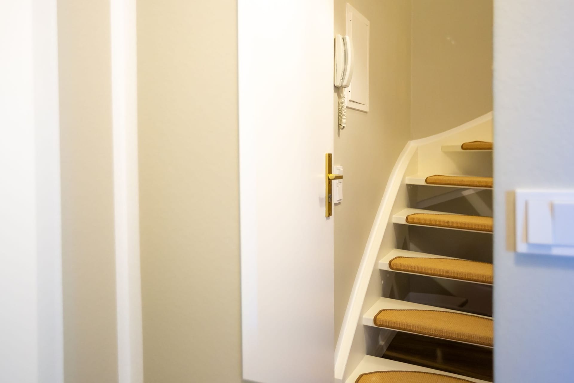 Eingang mit Treppe