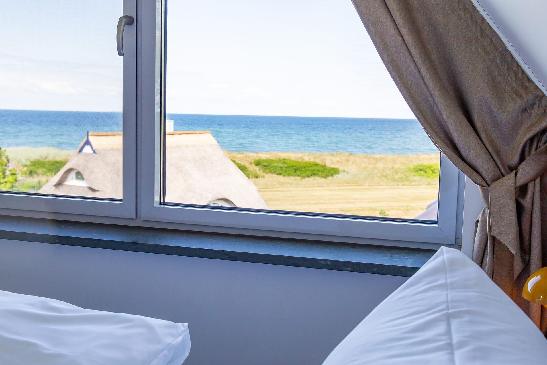 Fenster mit Meerblick