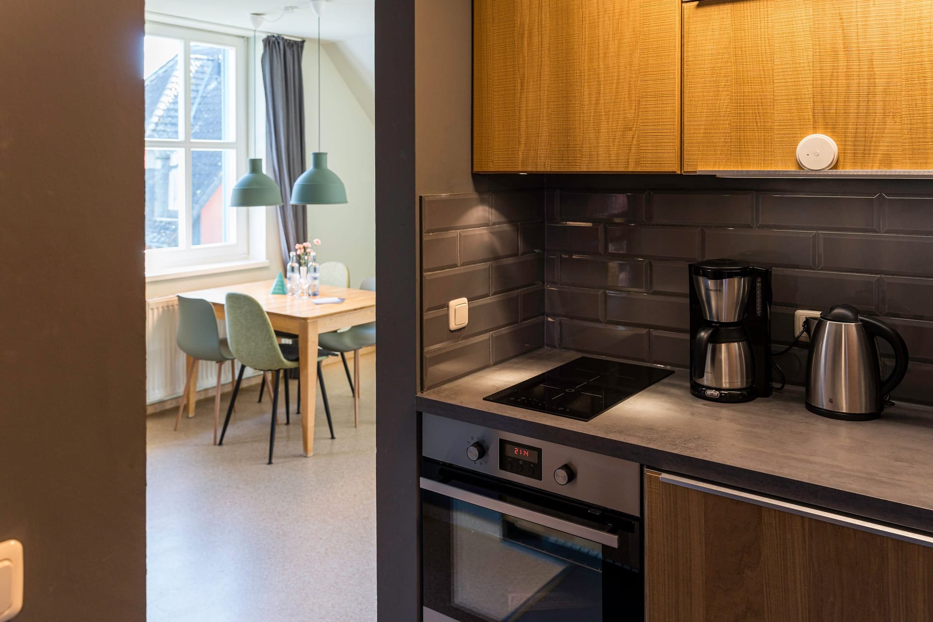 Moderne Küche mit hochwertigen Geräten