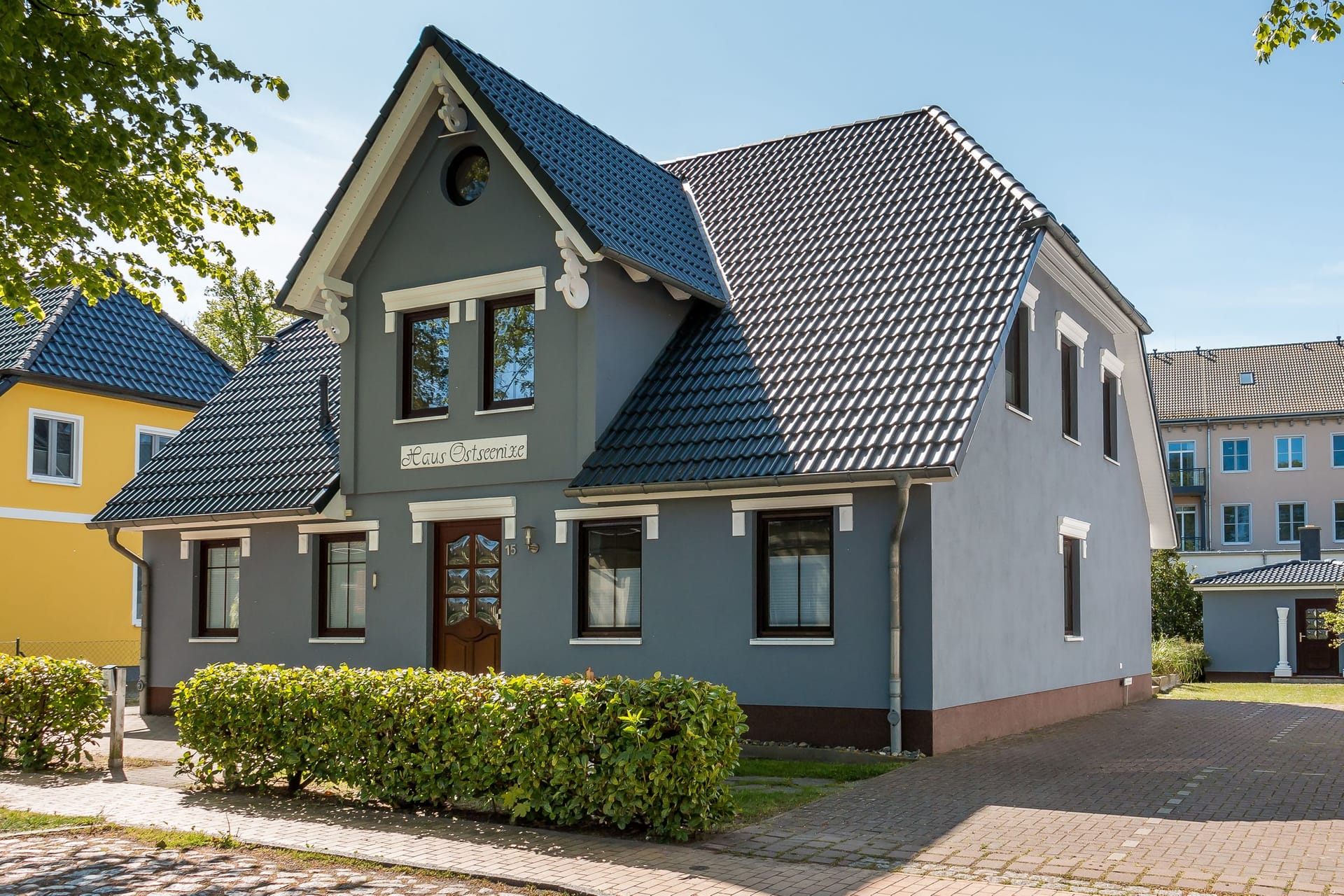 Außenansicht eines modernen Ferienhauses