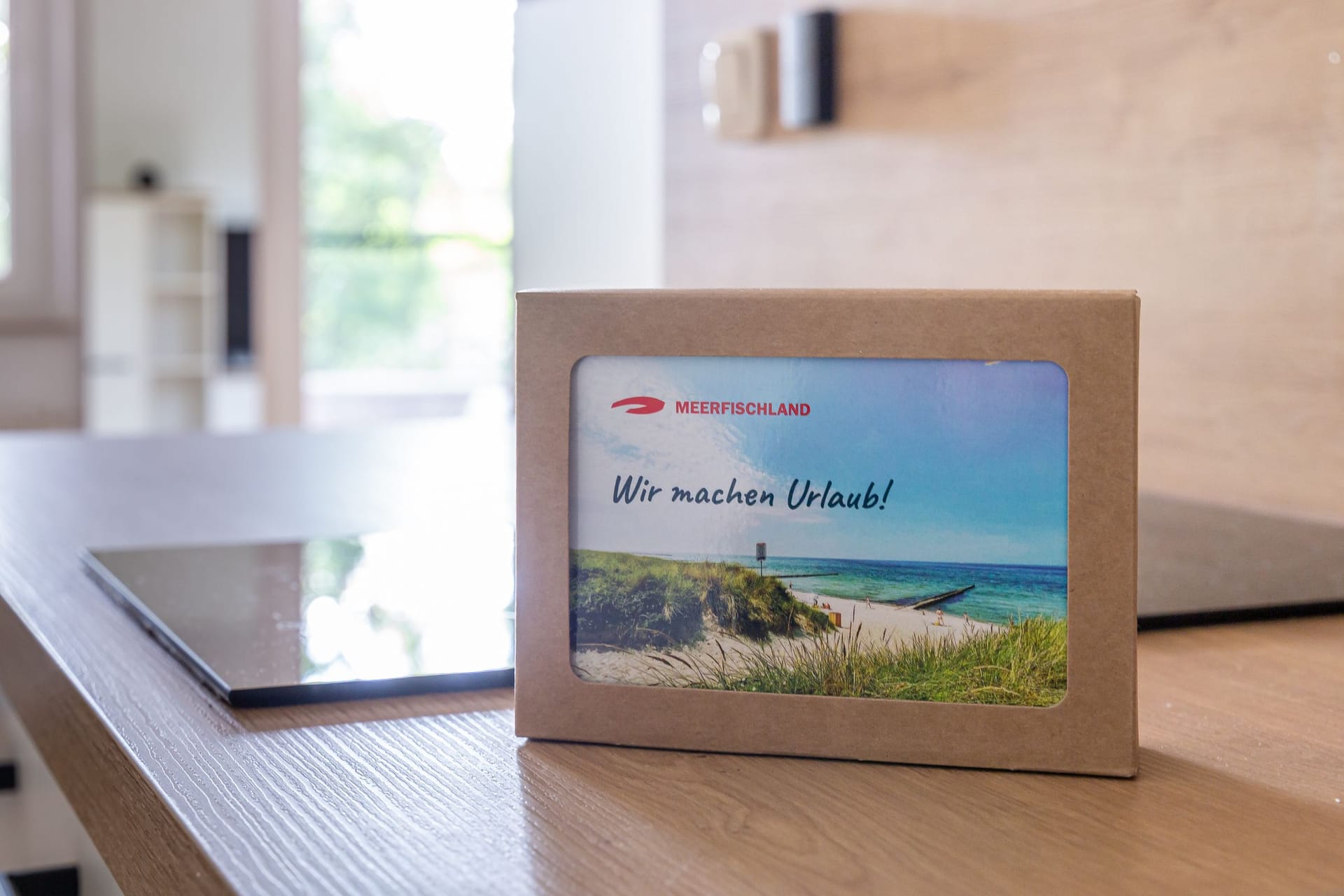 Küche mit Informationskarte für den Urlaub