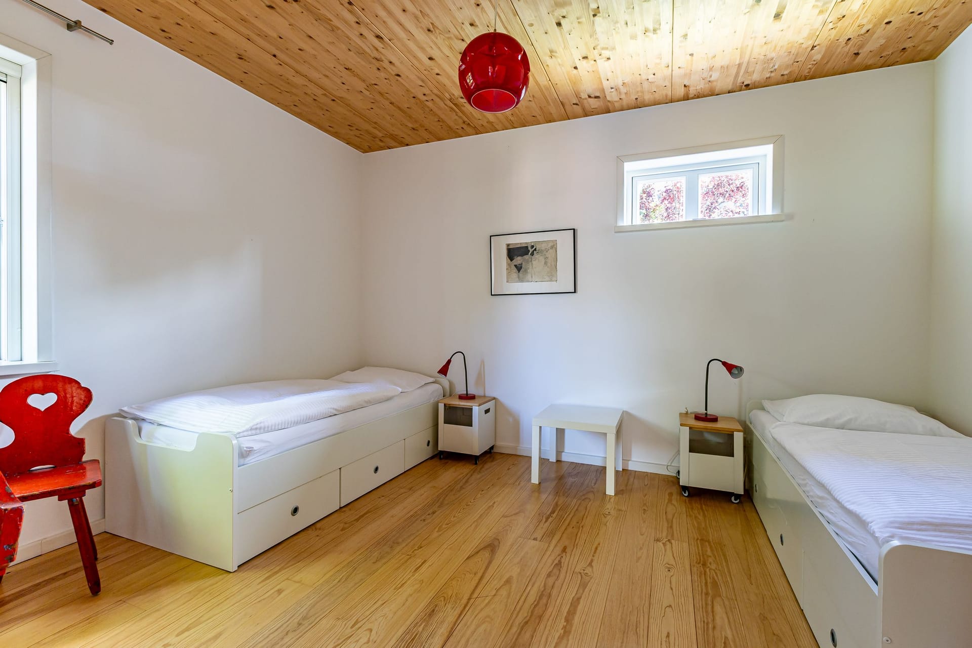 Schlafzimmer mit zwei Einzelbetten