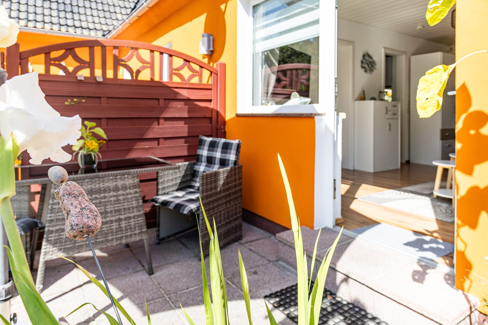 Gemütliche Terrasse mit Sitzgelegenheiten