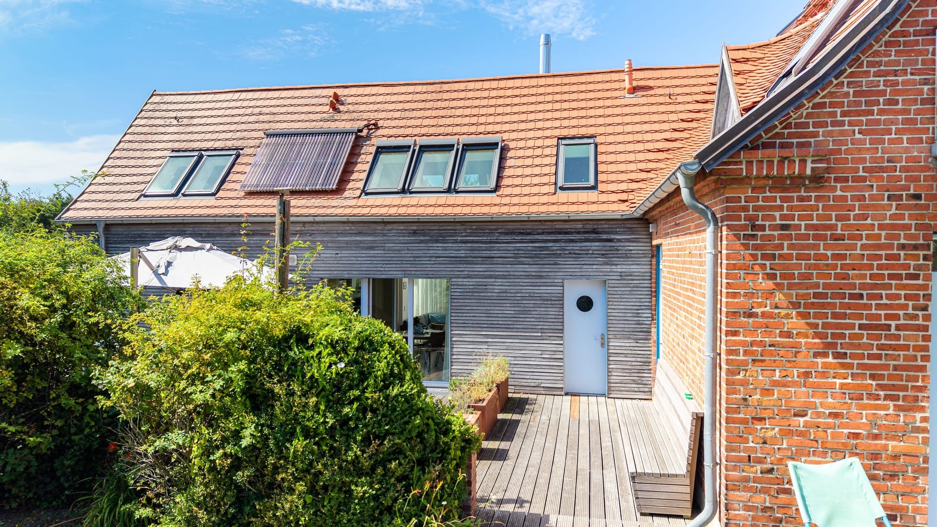 Außenansicht eines modernen Ferienhauses