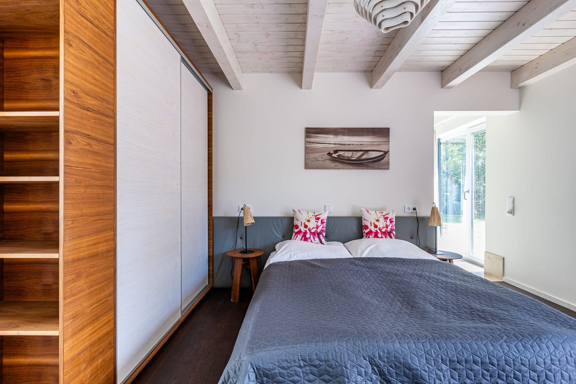 Schlafzimmer mit zwei Einzelbetten