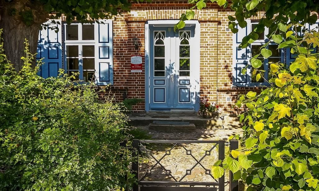 Eingang zu einem historischen Gebäude