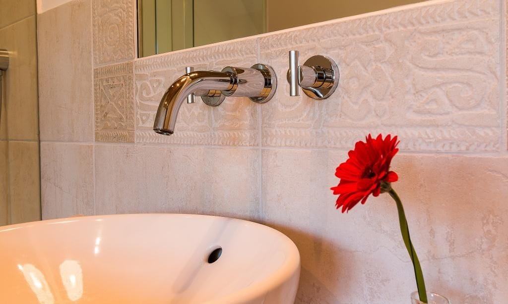 Modernes Badezimmer mit eleganten Details