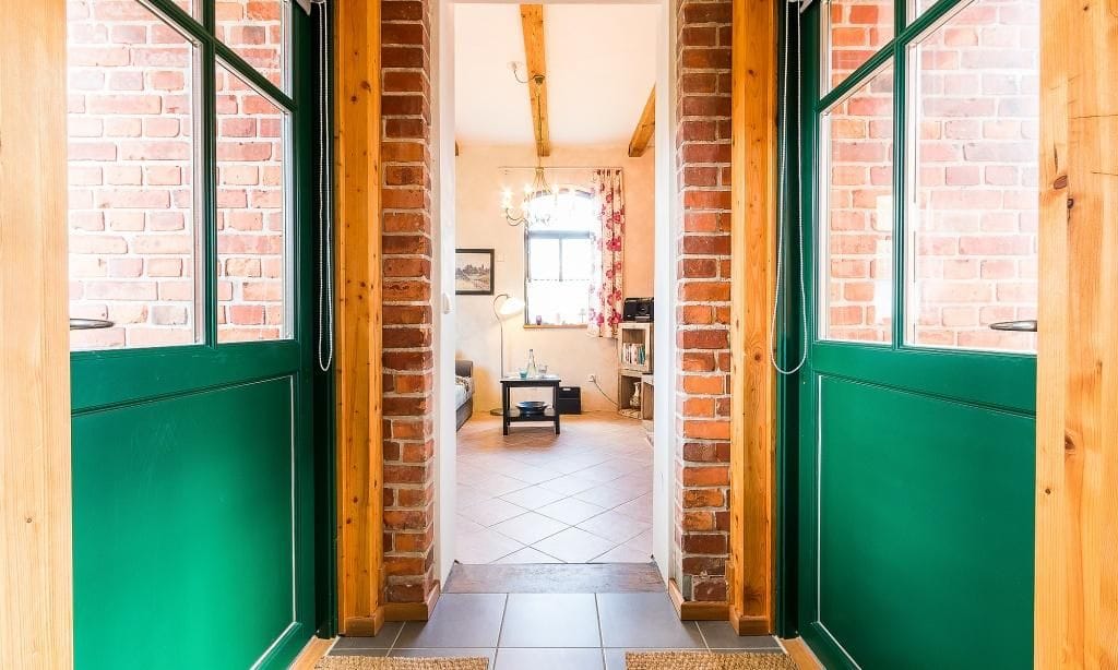 Eingangsbereich mit Blick auf das Wohnzimmer