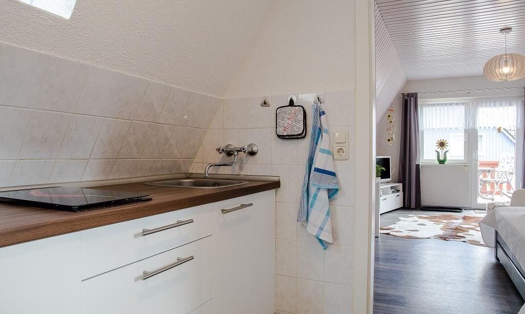 Moderne Küche mit eleganten Geräten