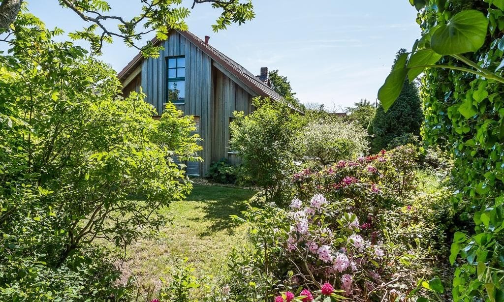 Außenansicht des Hauses im Garten