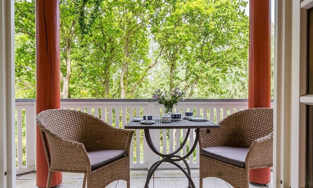 Gemütliche Terrasse mit Blick ins Grüne