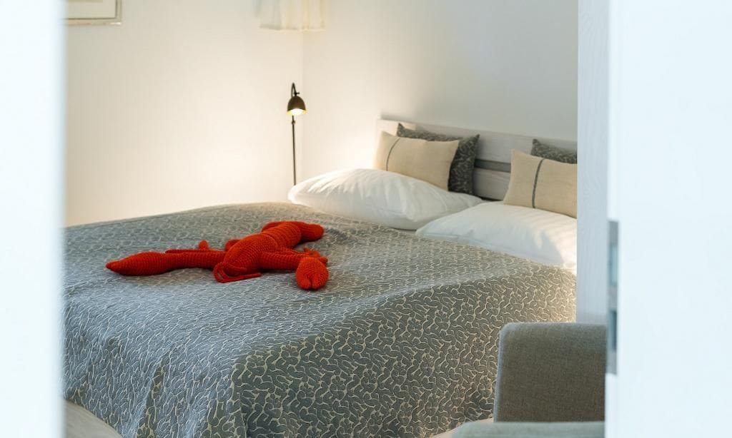 Gemütliches Schlafzimmer mit Doppelbett
