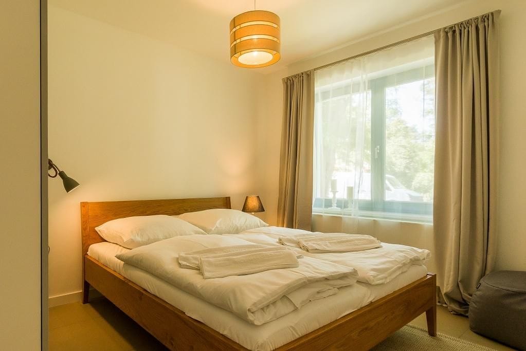 Gemütliches Schlafzimmer mit Doppelbett