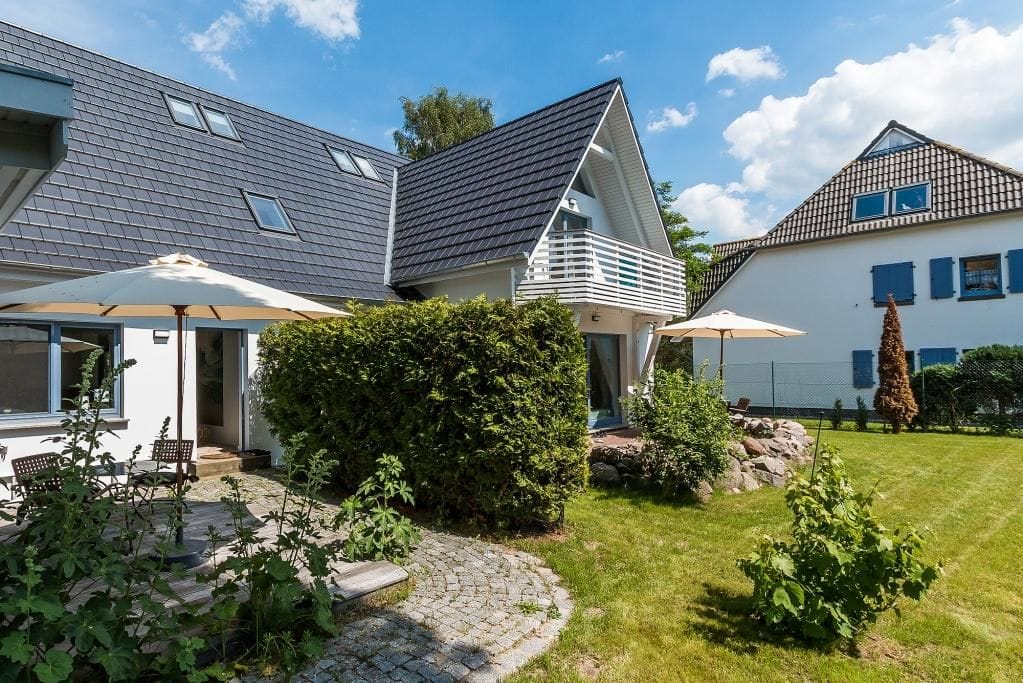 Außenansicht des modernen Ferienhauses