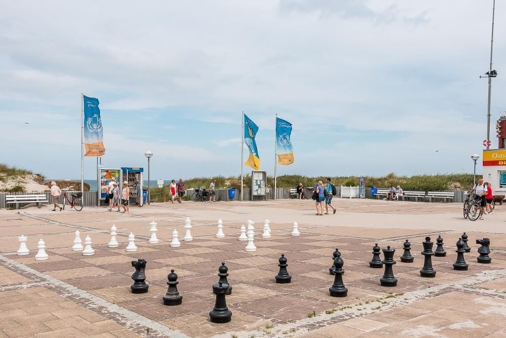 Öffentlicher Platz mit Schachspiel
