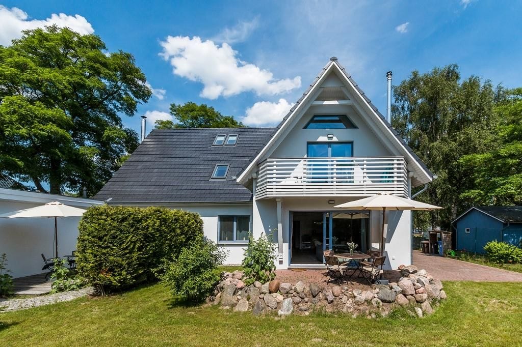 Einfamilienhaus mit Balkon und Garten