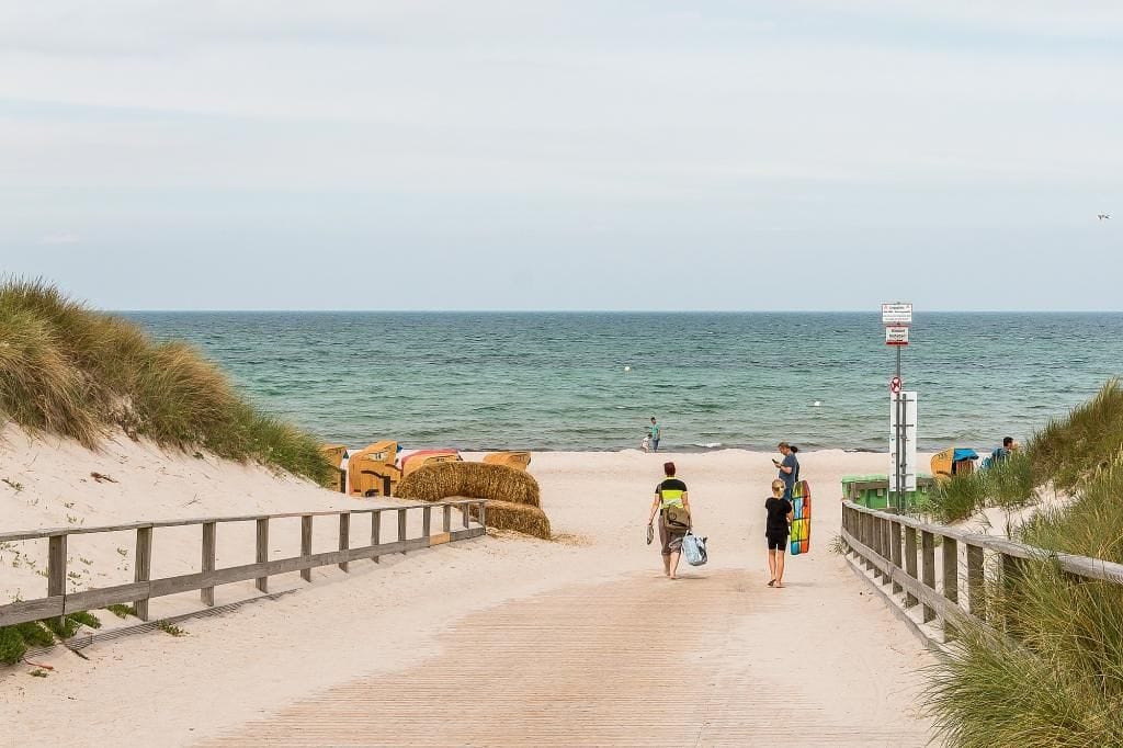 Strandweg mit Blick auf den Ozean