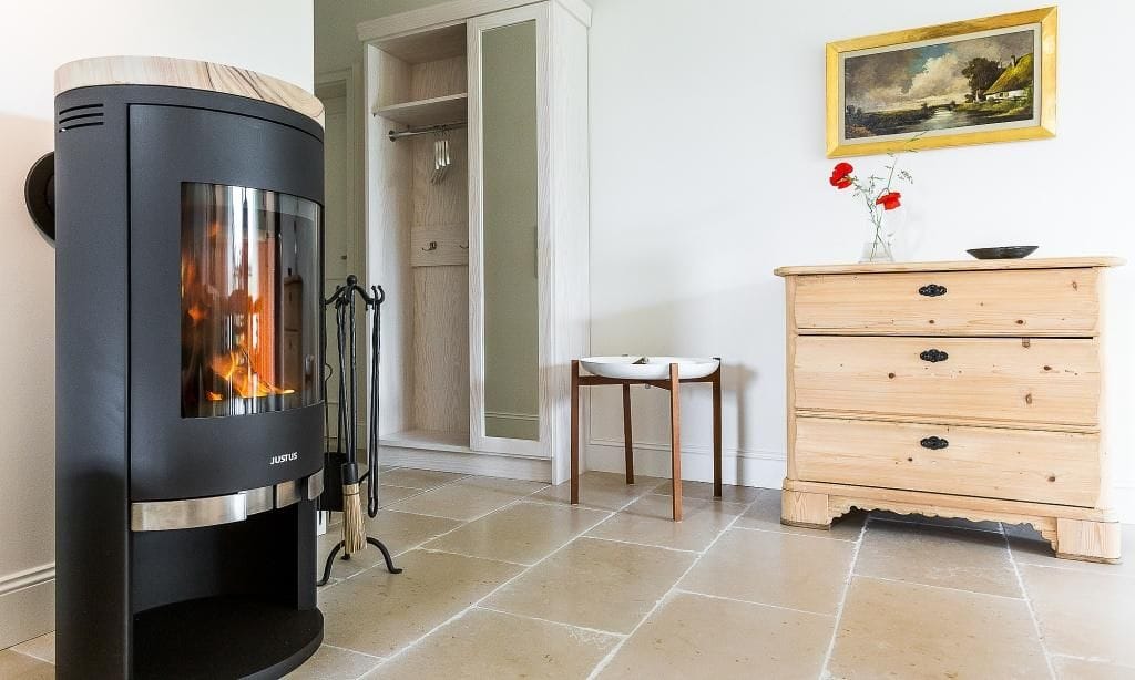 Stilvolles Wohnzimmer mit Kamin