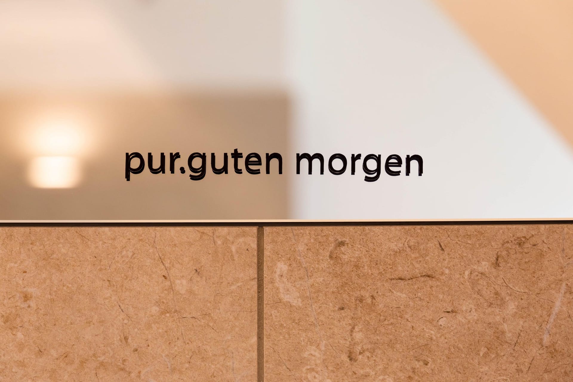 Spiegel im modernen Badezimmer