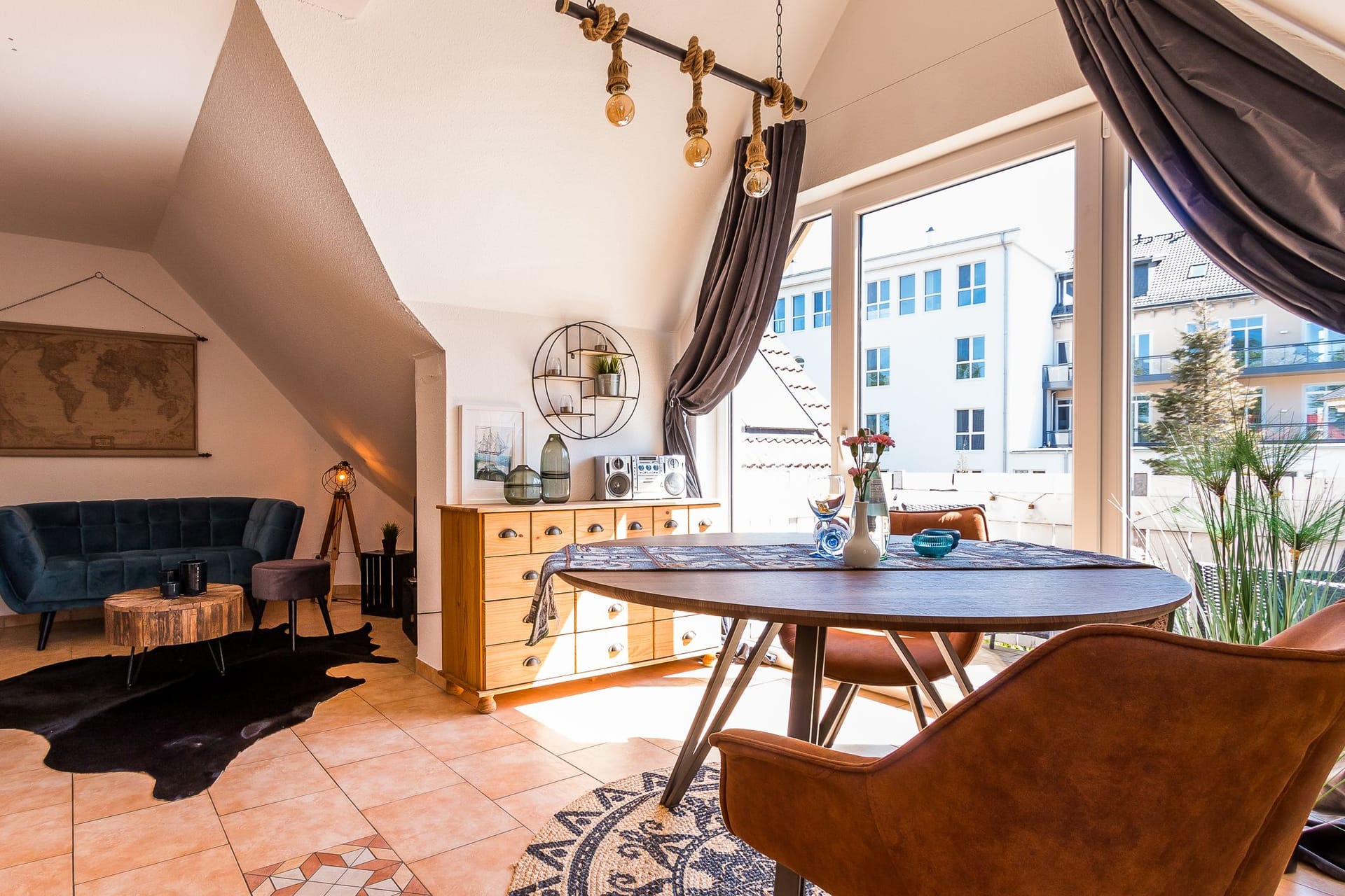 Helles Wohnzimmer mit modernem Design
