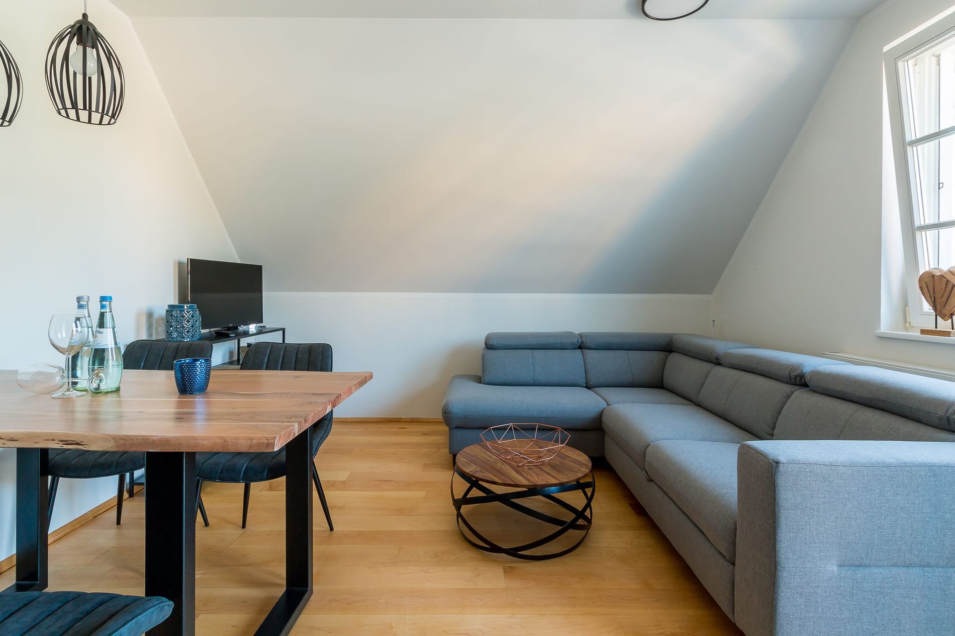 Gemütliches Wohnzimmer mit moderner Ausstattung