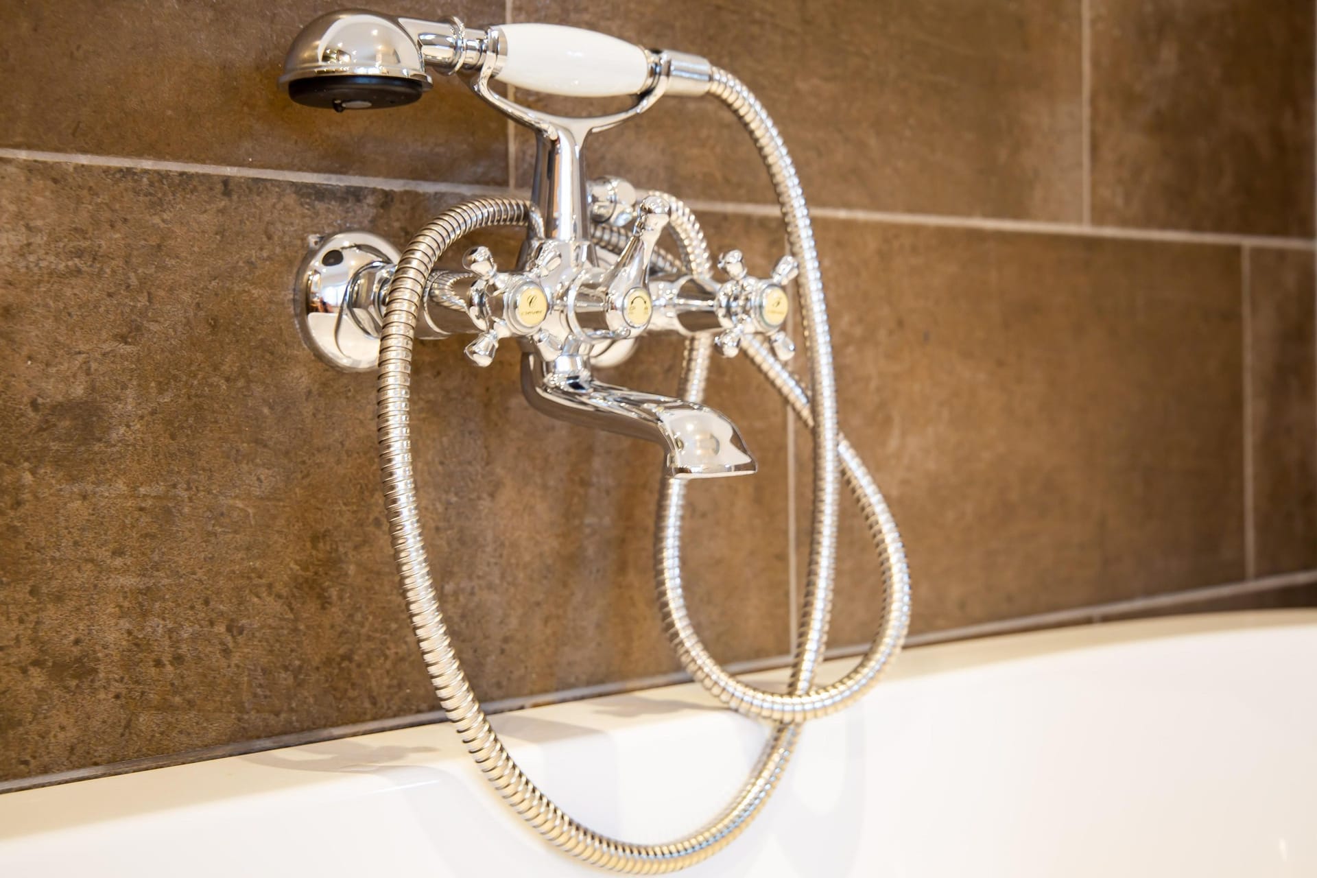 Badewannenarmatur mit flexibler Dusche