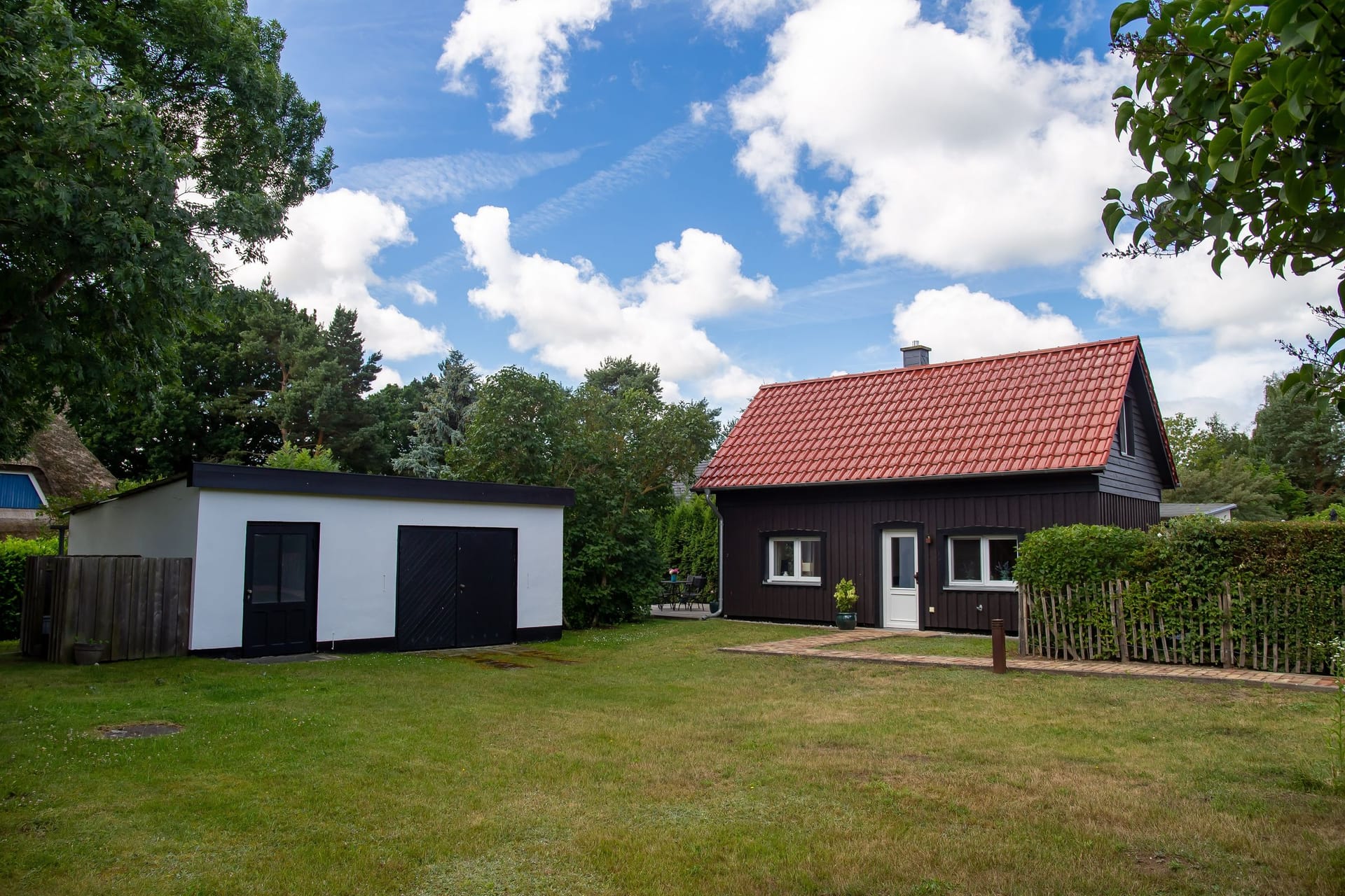 Außenansicht eines gemütlichen Ferienhauses