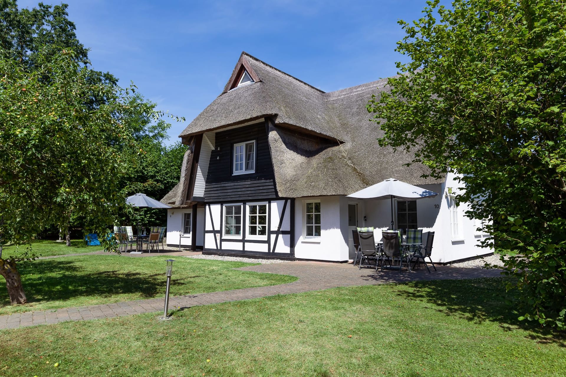 Charmantes Haus mit Reetdach und Garten