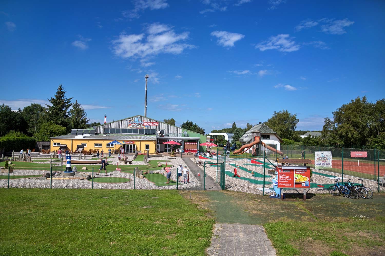 Freizeitpark mit Minigolf im Blick.