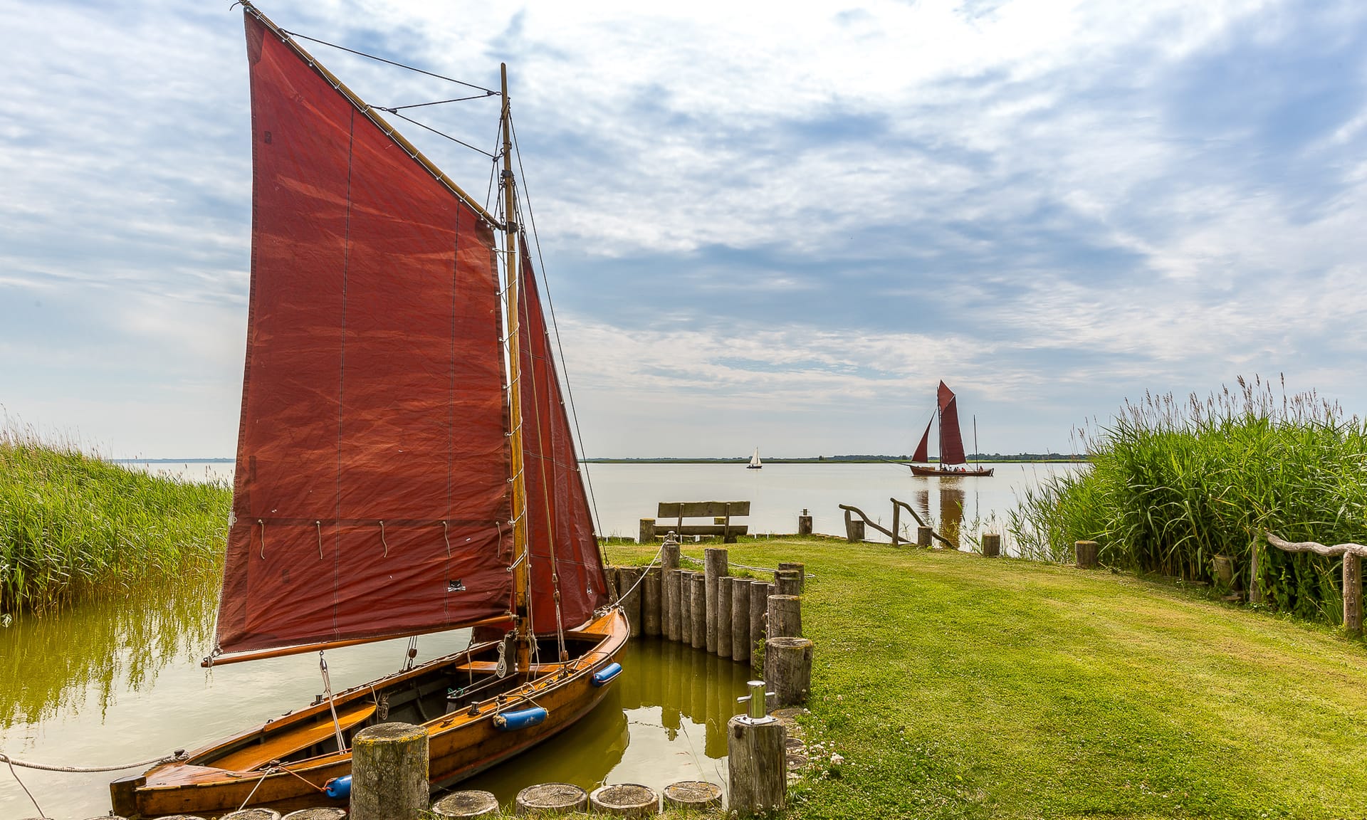 Zeesboot am Boddenufer in Barnstorf bei Wustrow