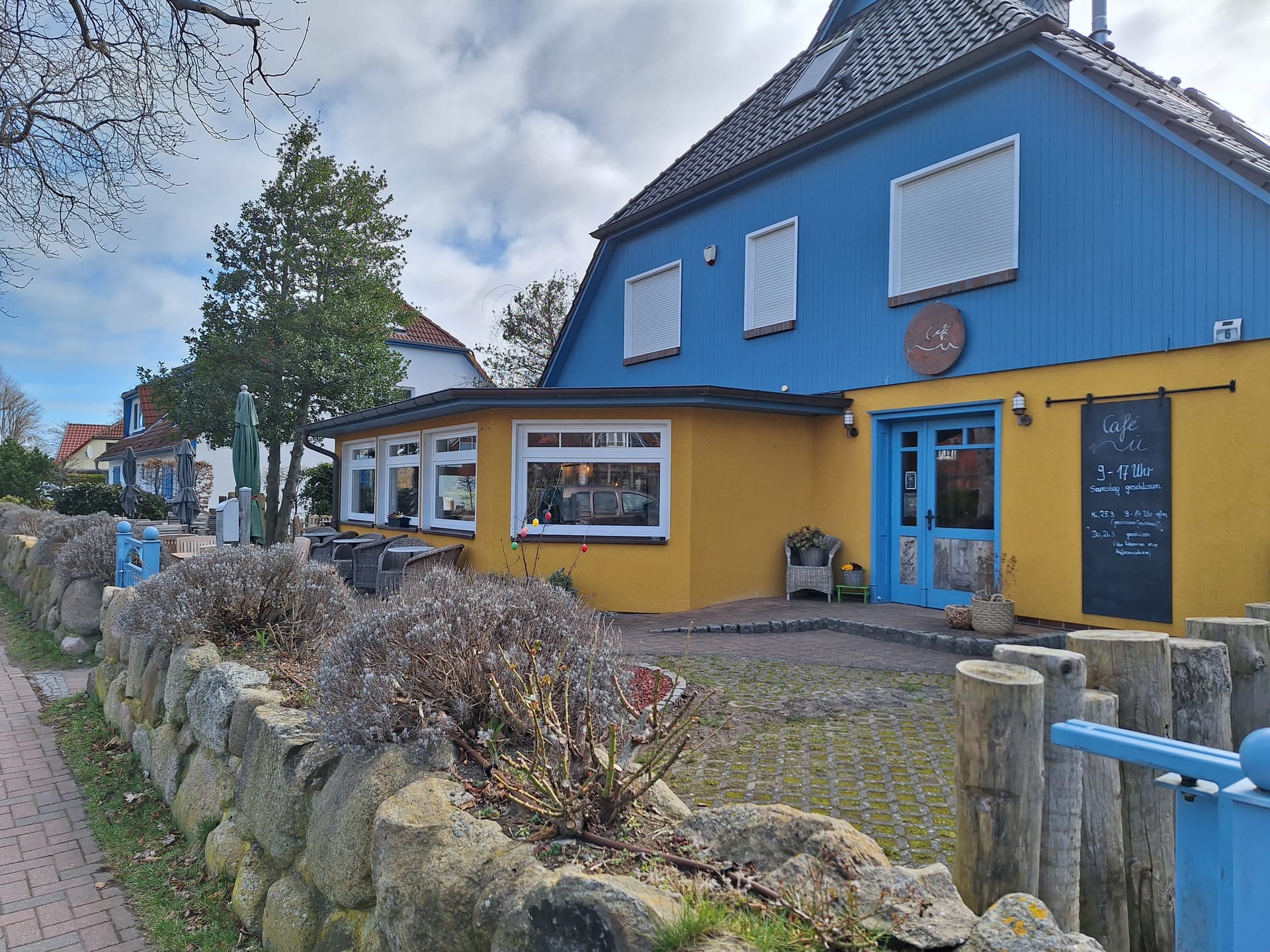 Außenansicht von Cafe Nu in Prerow