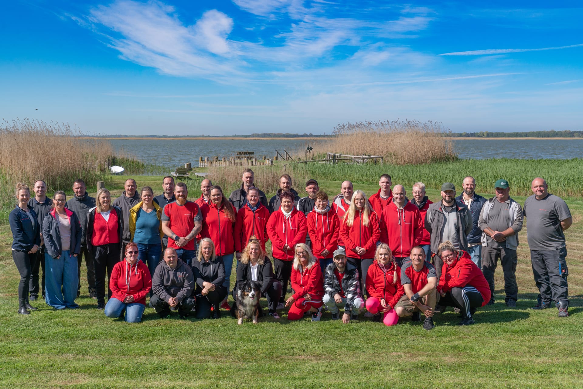 Meerfischland Team steht am Bodden